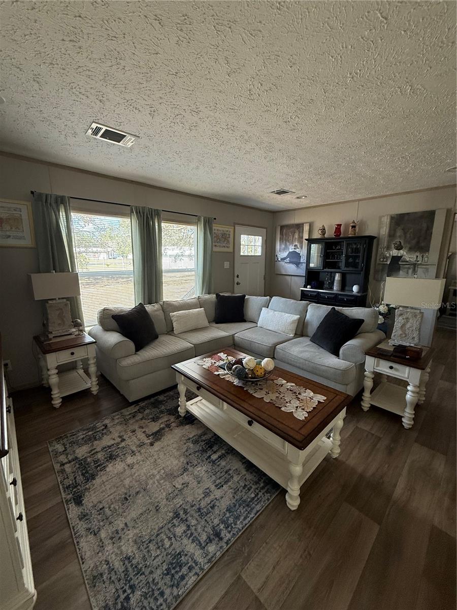 CRYSTAL POINTE UN #1 - Residential