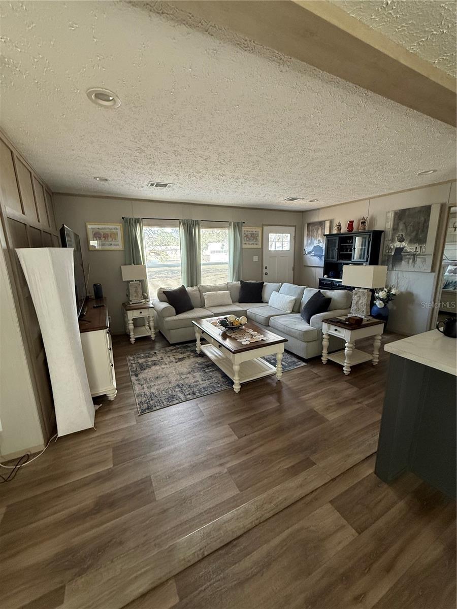 CRYSTAL POINTE UN #1 - Residential