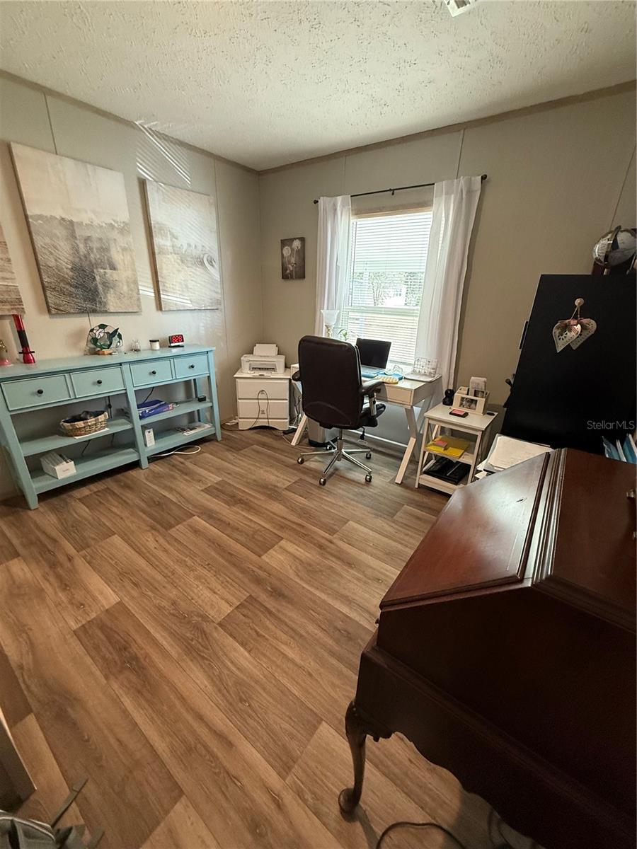 CRYSTAL POINTE UN #1 - Residential