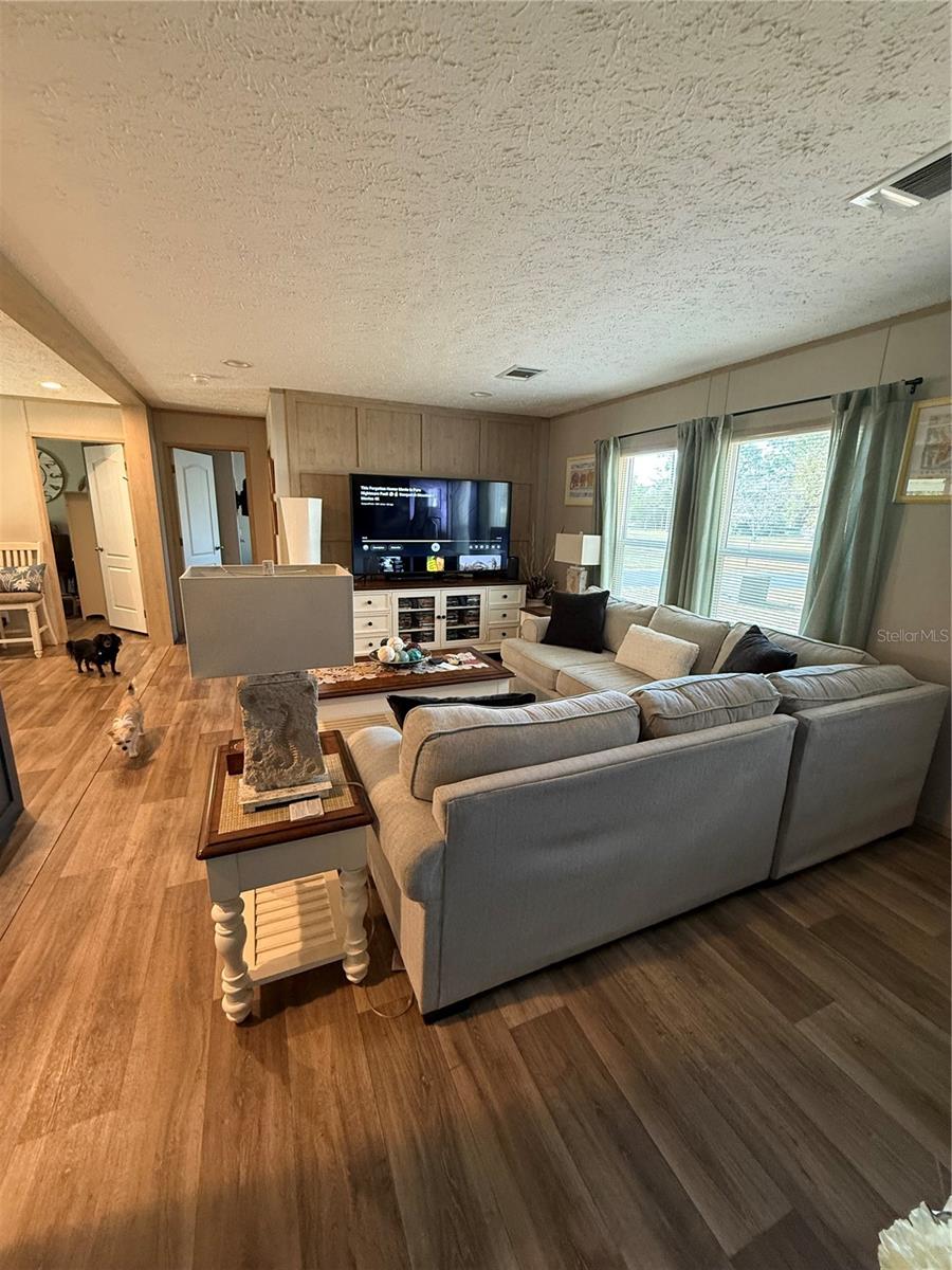 CRYSTAL POINTE UN #1 - Residential