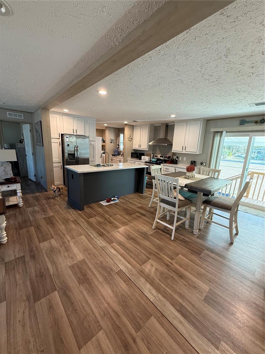 CRYSTAL POINTE UN #1 - Residential