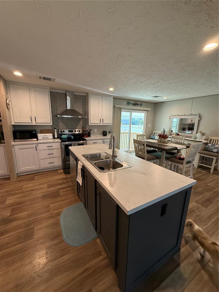 CRYSTAL POINTE UN #1 - Residential