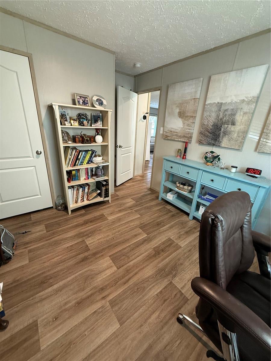 CRYSTAL POINTE UN #1 - Residential