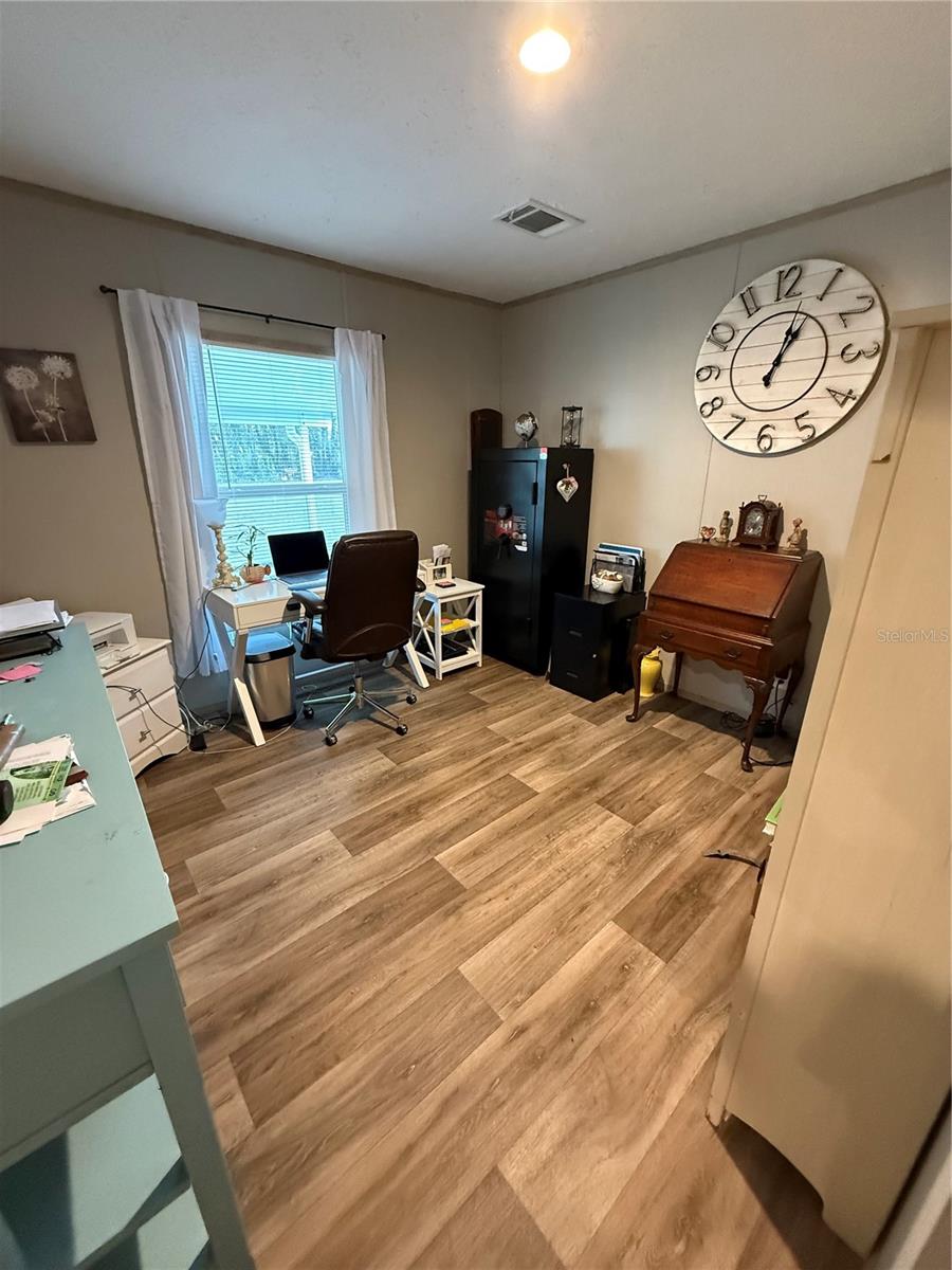 CRYSTAL POINTE UN #1 - Residential