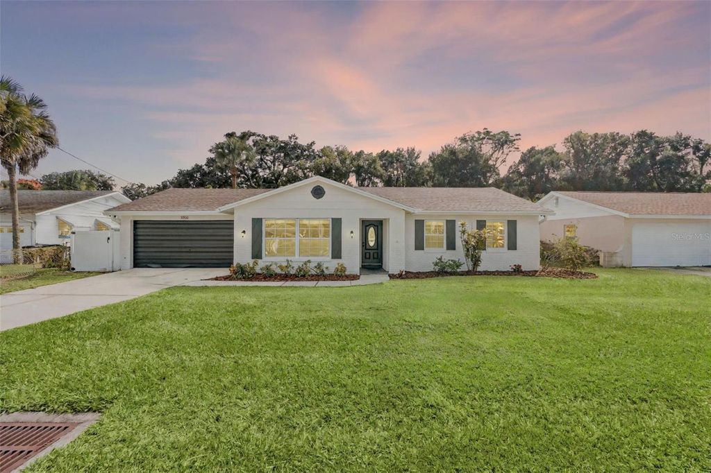 Photo of 2900 E Grant Avenue, Orlando, FL 32806 (MLS # O6354853)