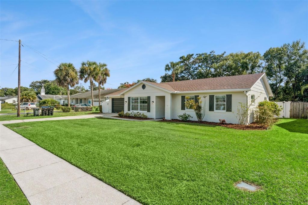 Photo of 2900 E Grant Avenue, Orlando, FL 32806 (MLS # O6354853)