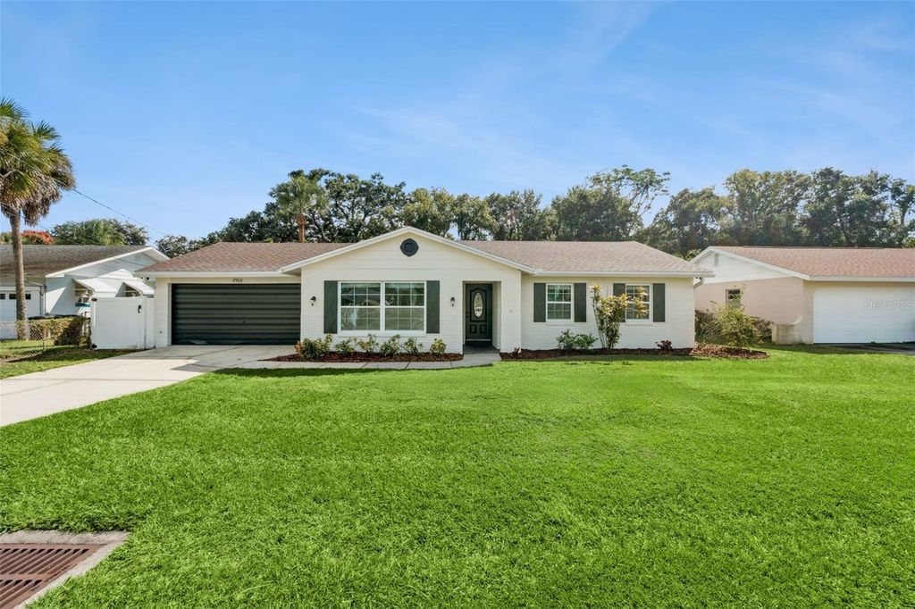 Photo of 2900 E Grant Avenue, Orlando, FL 32806 (MLS # O6354853)