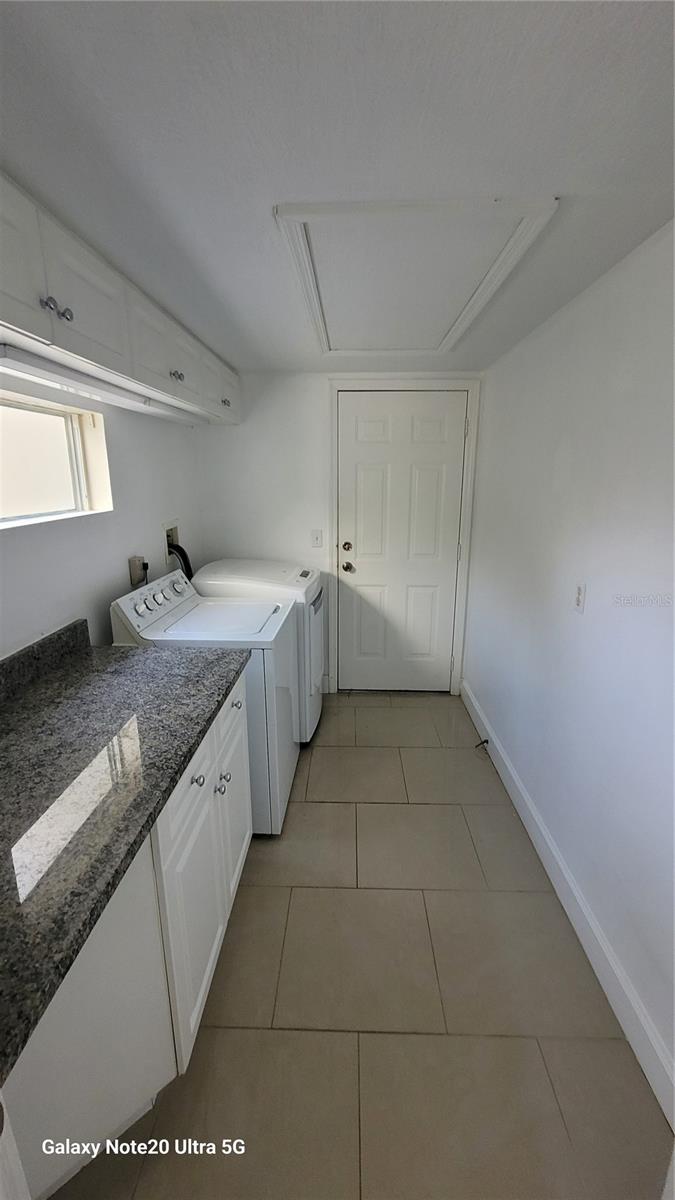 SEVILLE PARK - Residential Lease