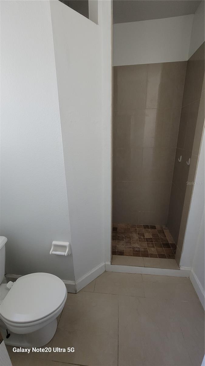 SEVILLE PARK - Residential Lease