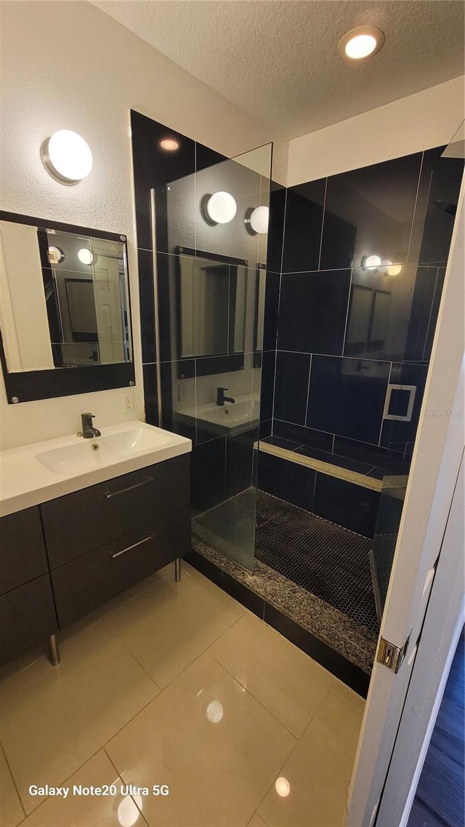 SEVILLE PARK - Residential Lease