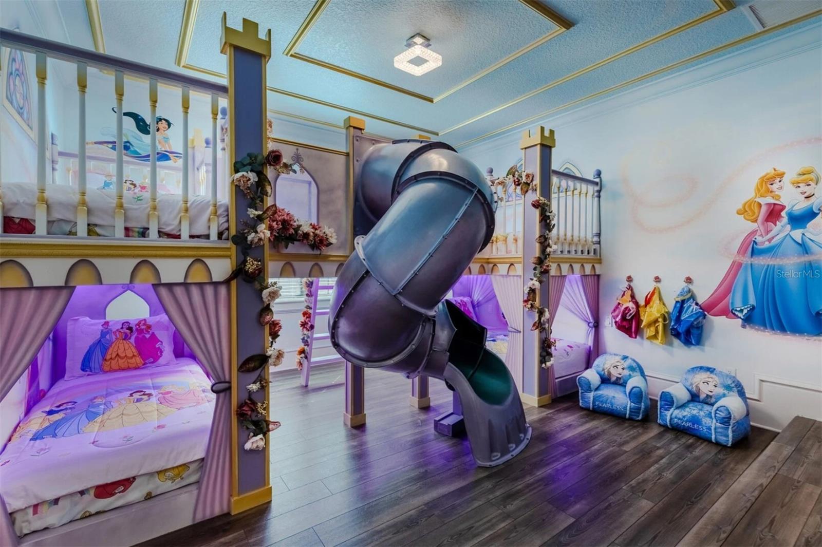 REUNION WEST VLGS NORTH - Residential