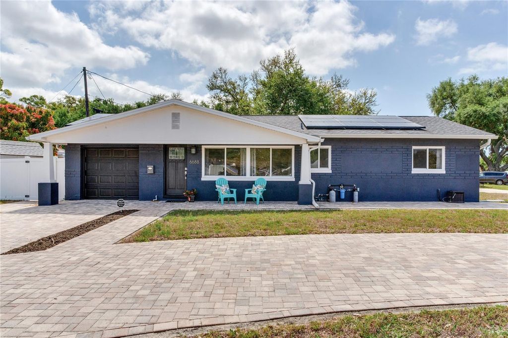 Photo of 6688 30 Avenue N, St Petersburg, FL 33710 (MLS # TB8486876)