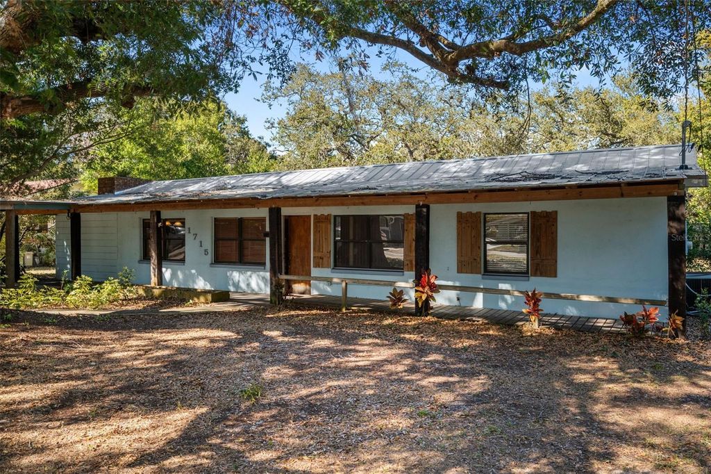 Photo of 1715 W Overpar Drive, Tampa, FL 33612 (MLS # TB8472402)