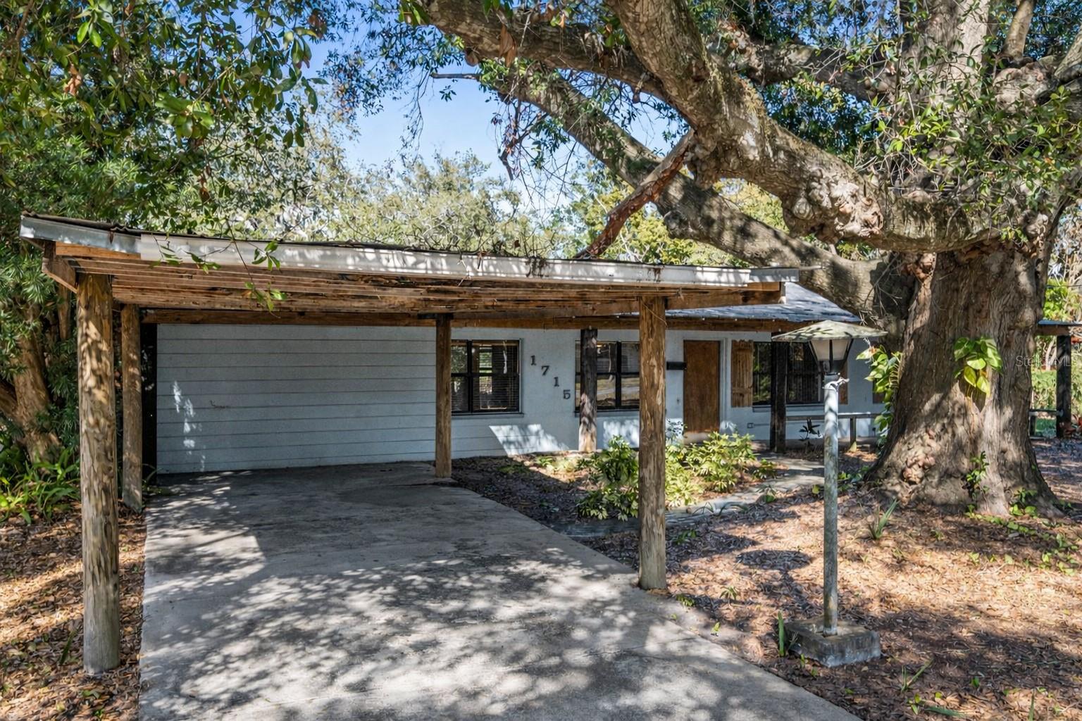 1715 W OVERPAR DRIVE