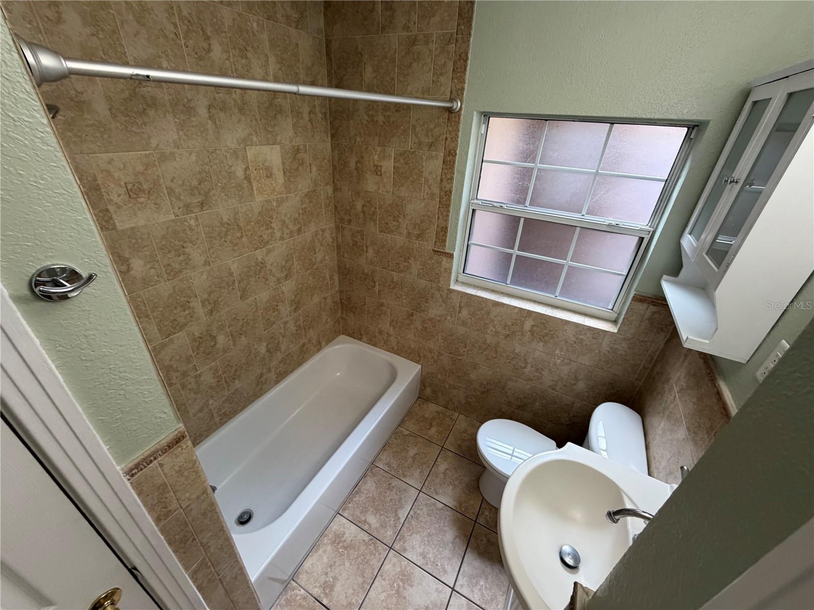 FLOYDS SUB - Residential Lease