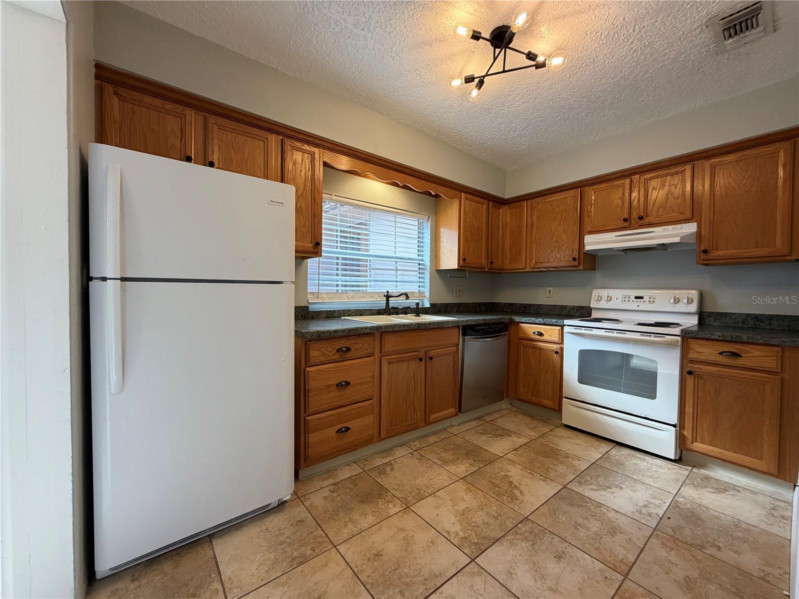 FLOYDS SUB - Residential Lease