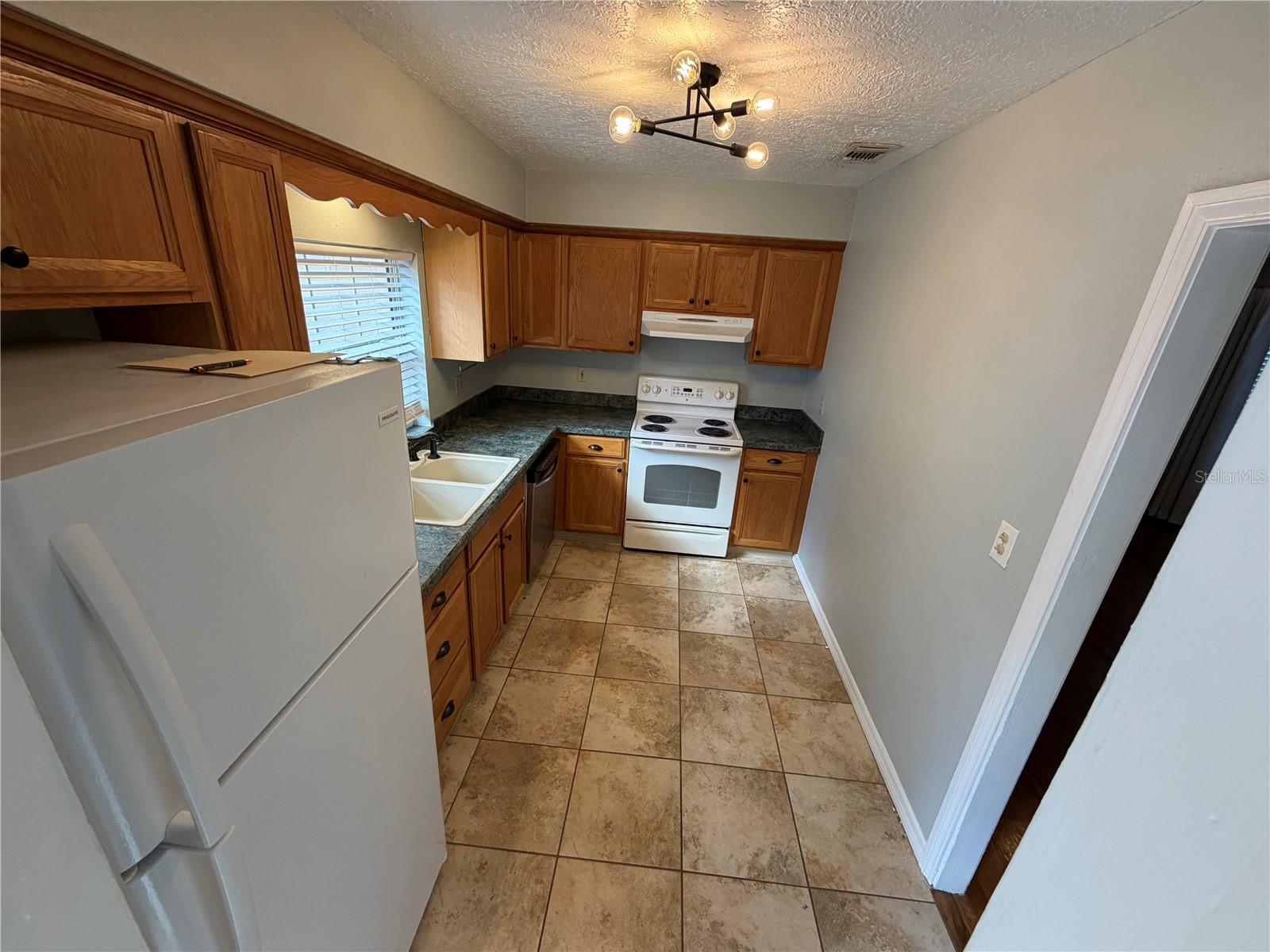 FLOYDS SUB - Residential Lease