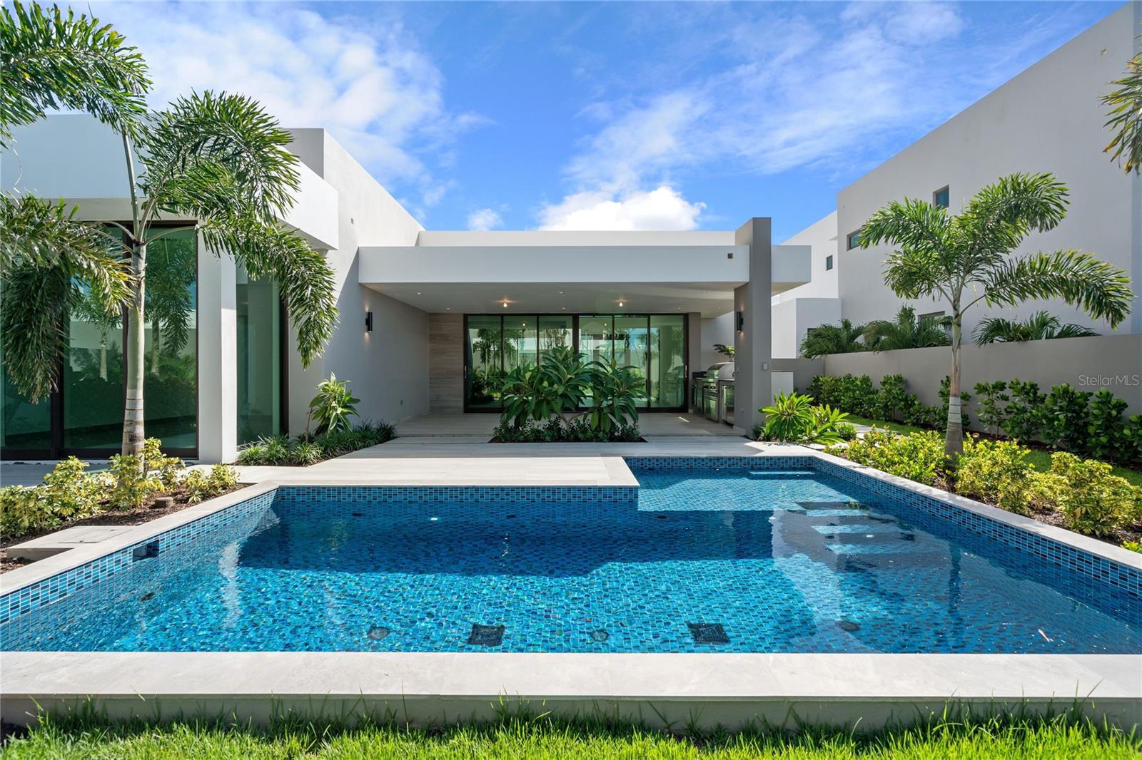 THE ISLES RESIDENCES AT DORADO BEACH - Residential