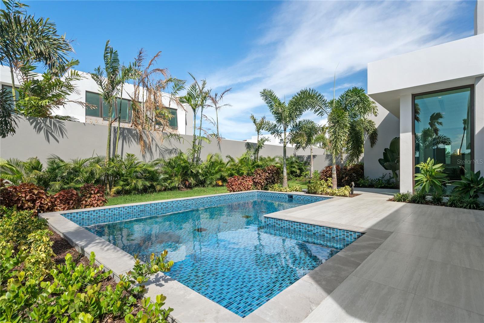 THE ISLES RESIDENCES AT DORADO BEACH - Residential