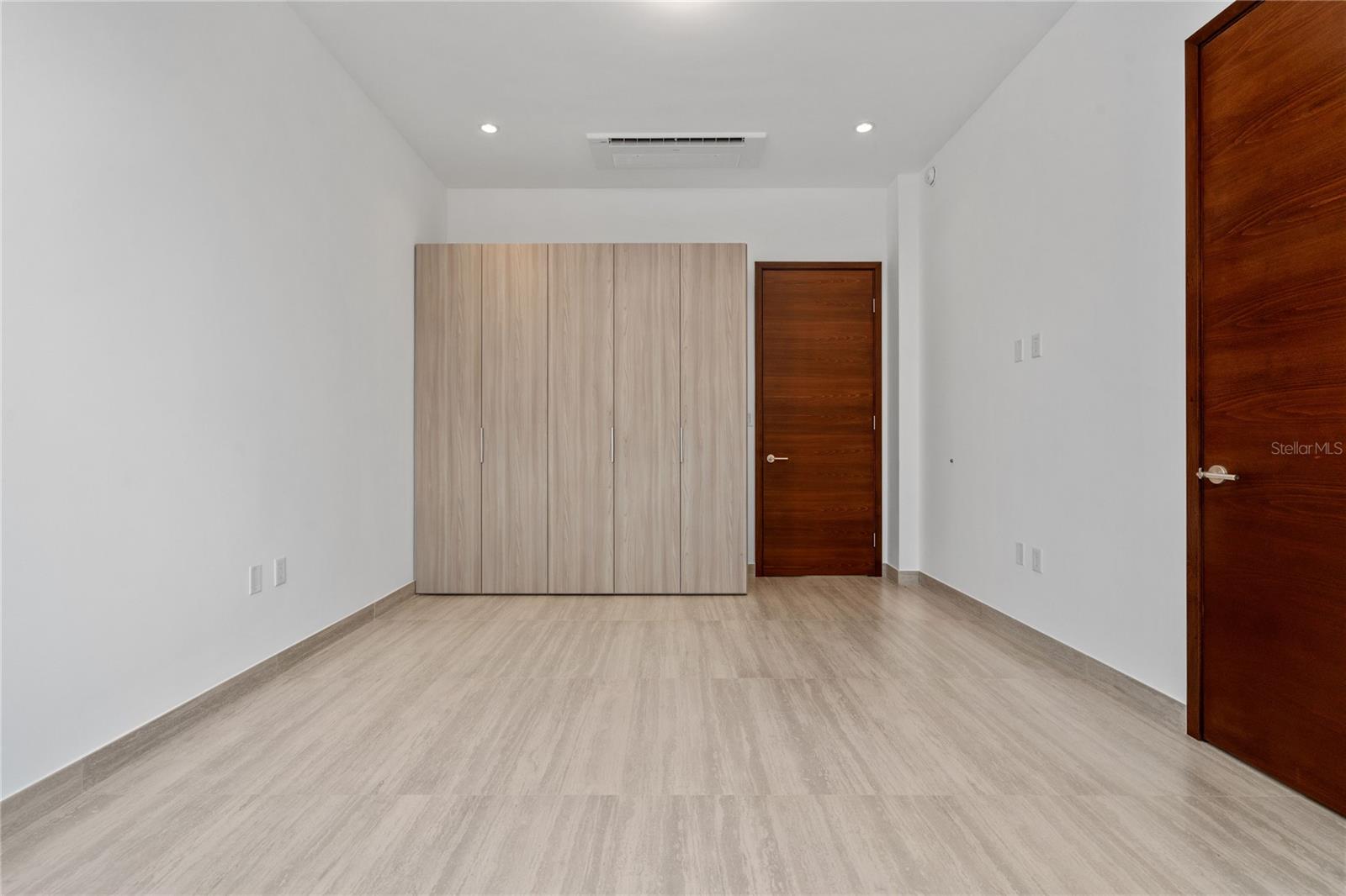 THE ISLES RESIDENCES AT DORADO BEACH - Residential