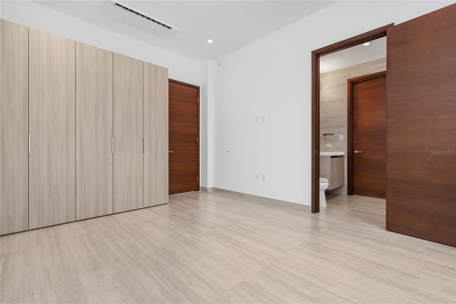 THE ISLES RESIDENCES AT DORADO BEACH - Residential