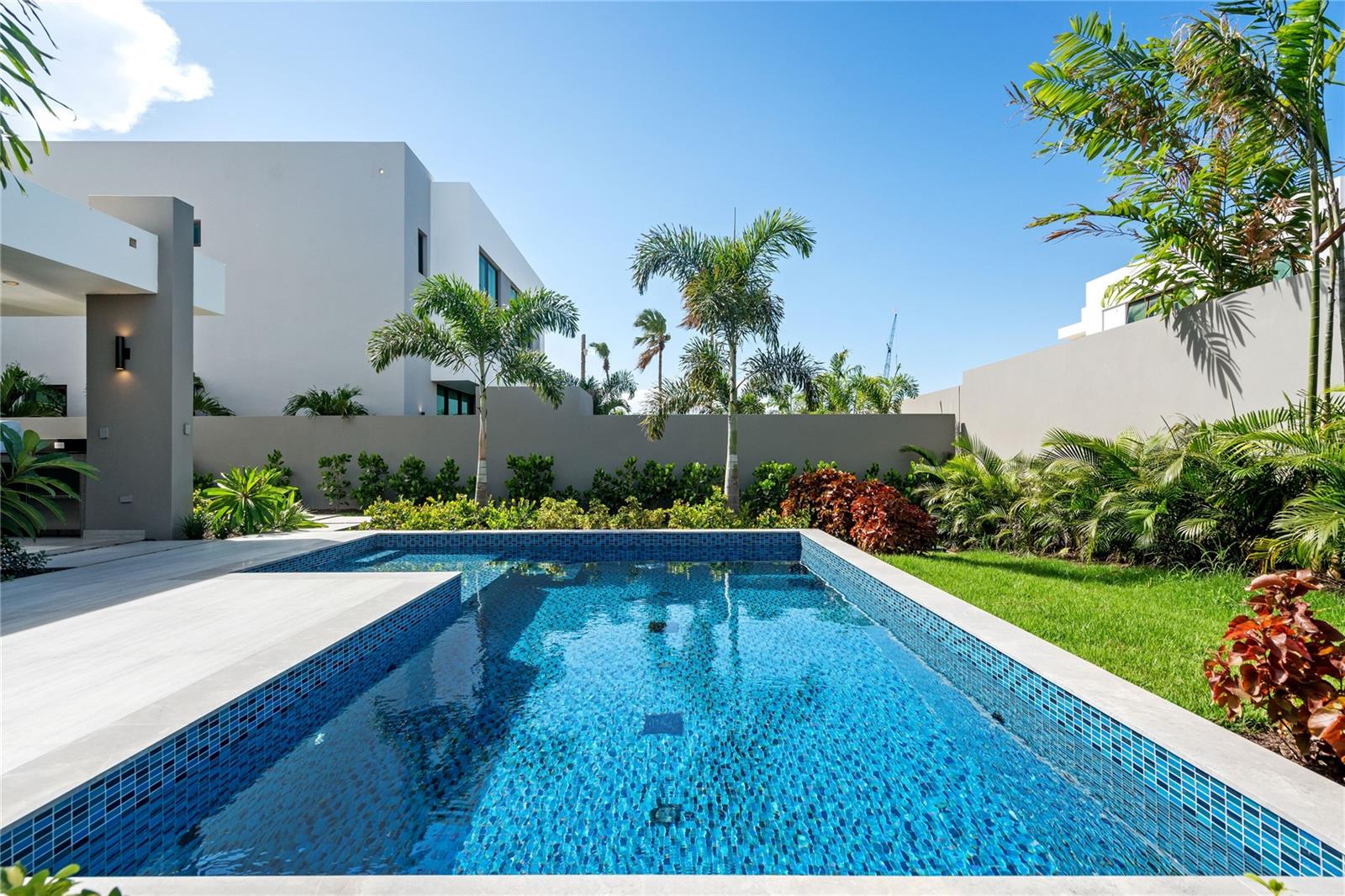 THE ISLES RESIDENCES AT DORADO BEACH - Residential