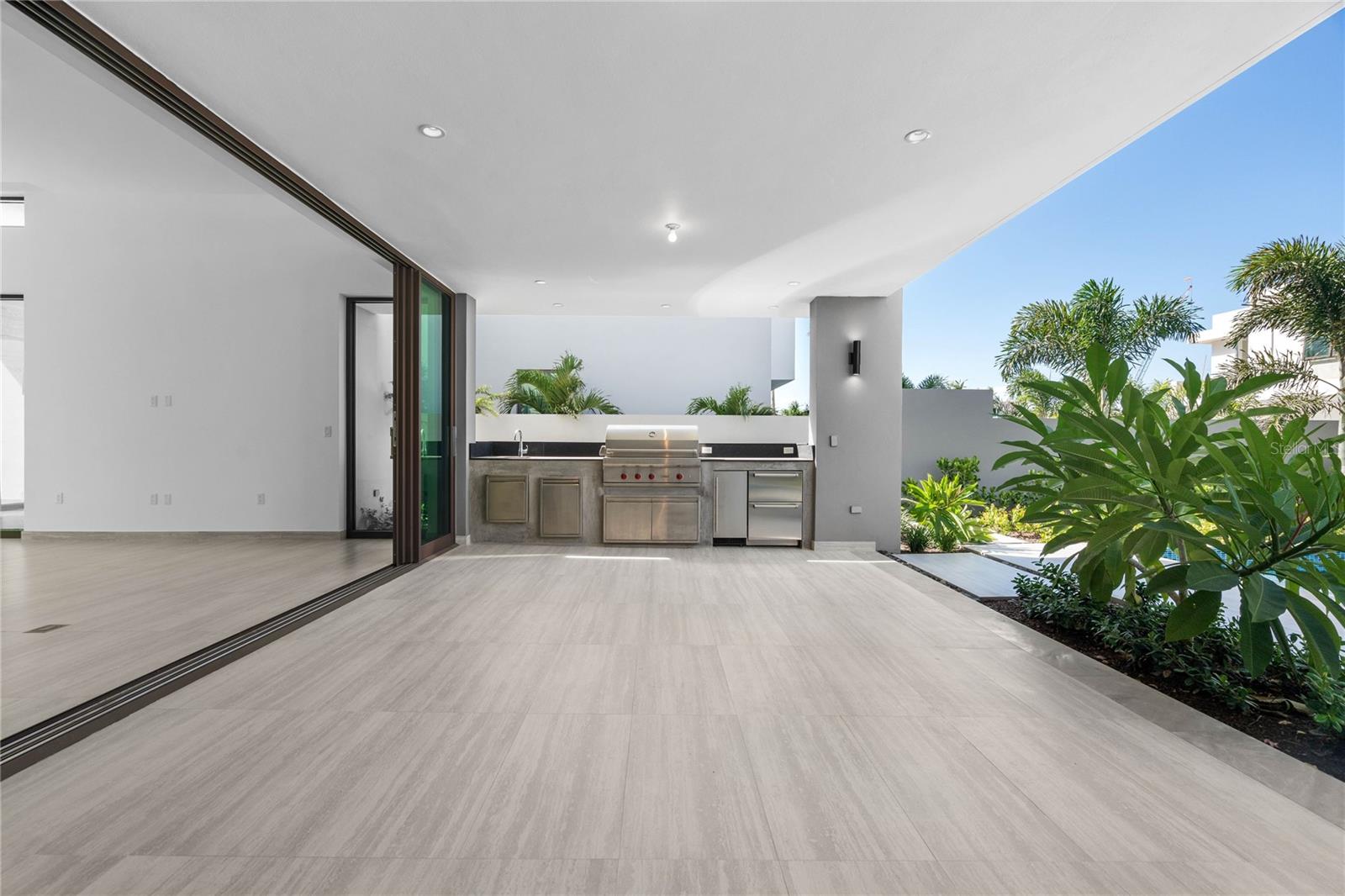 THE ISLES RESIDENCES AT DORADO BEACH - Residential