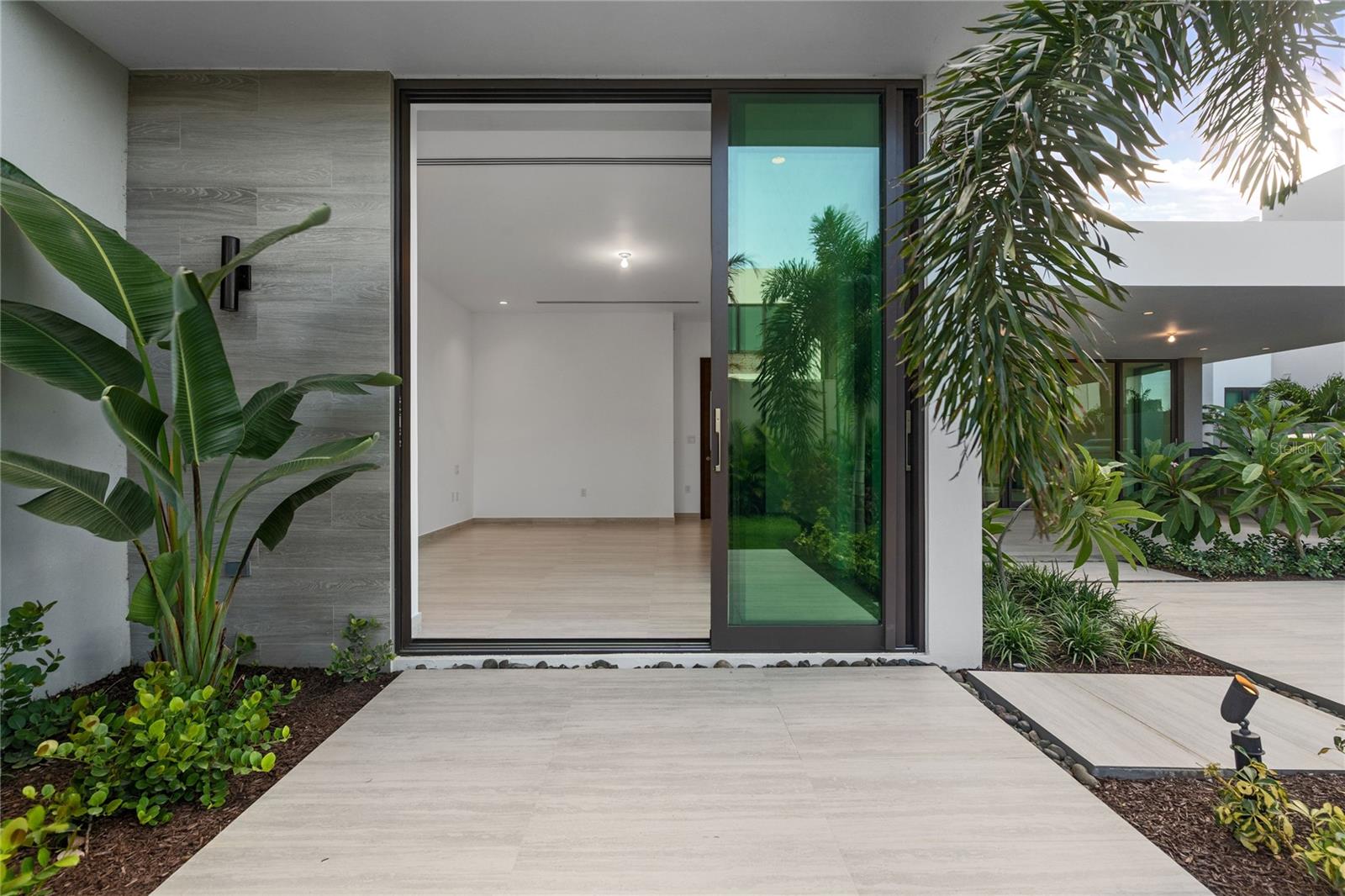 THE ISLES RESIDENCES AT DORADO BEACH - Residential