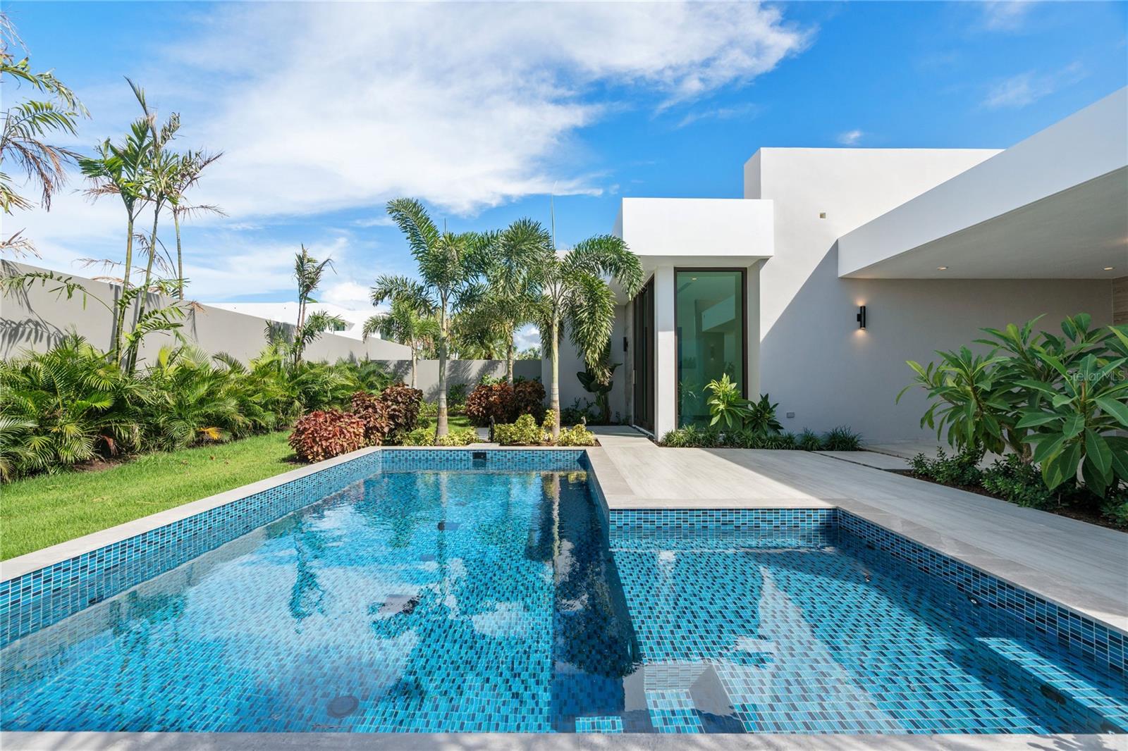 THE ISLES RESIDENCES AT DORADO BEACH - Residential