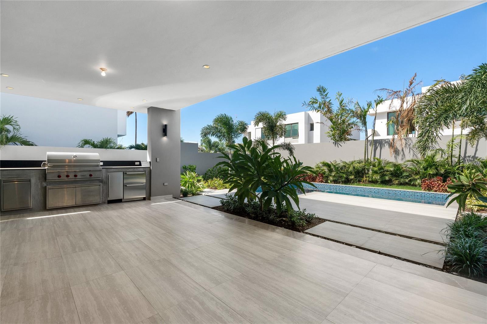 THE ISLES RESIDENCES AT DORADO BEACH - Residential