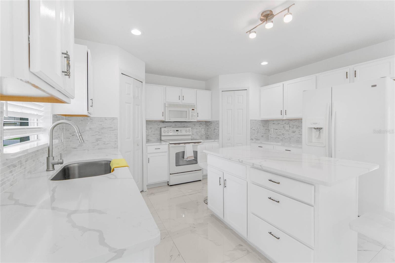 MASCOTTE DUKES LAKE PH 03 - Residential