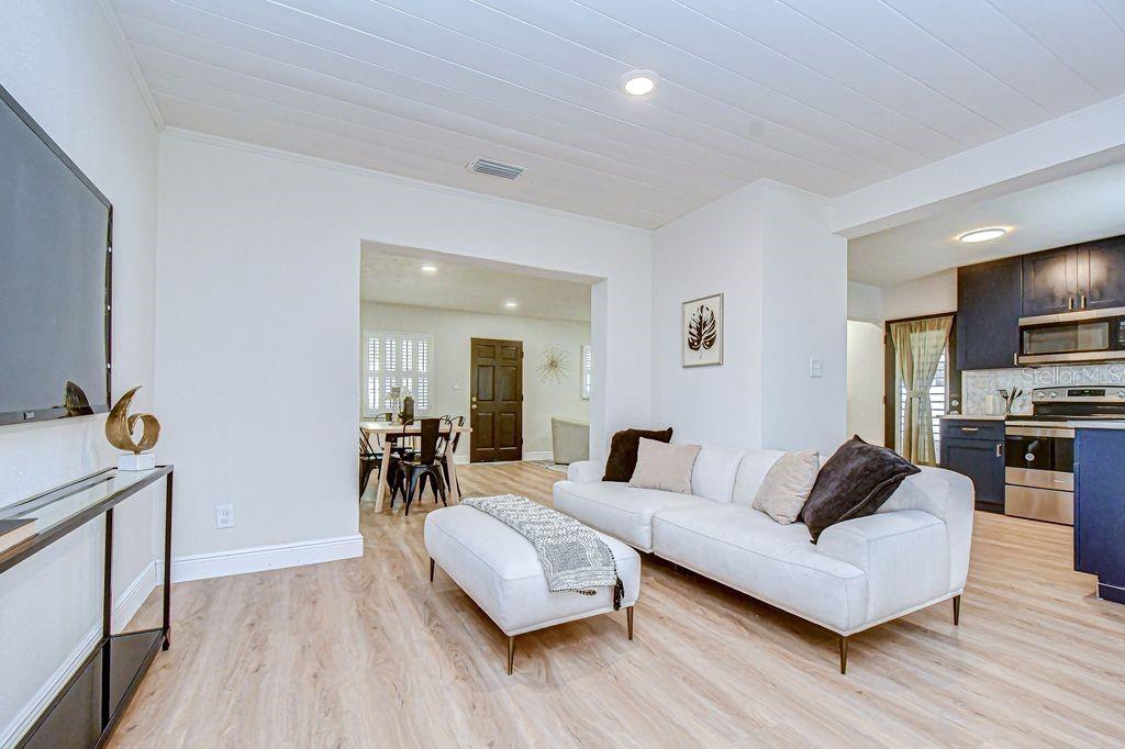 CALIFORNIA HEIGHTS - Residential