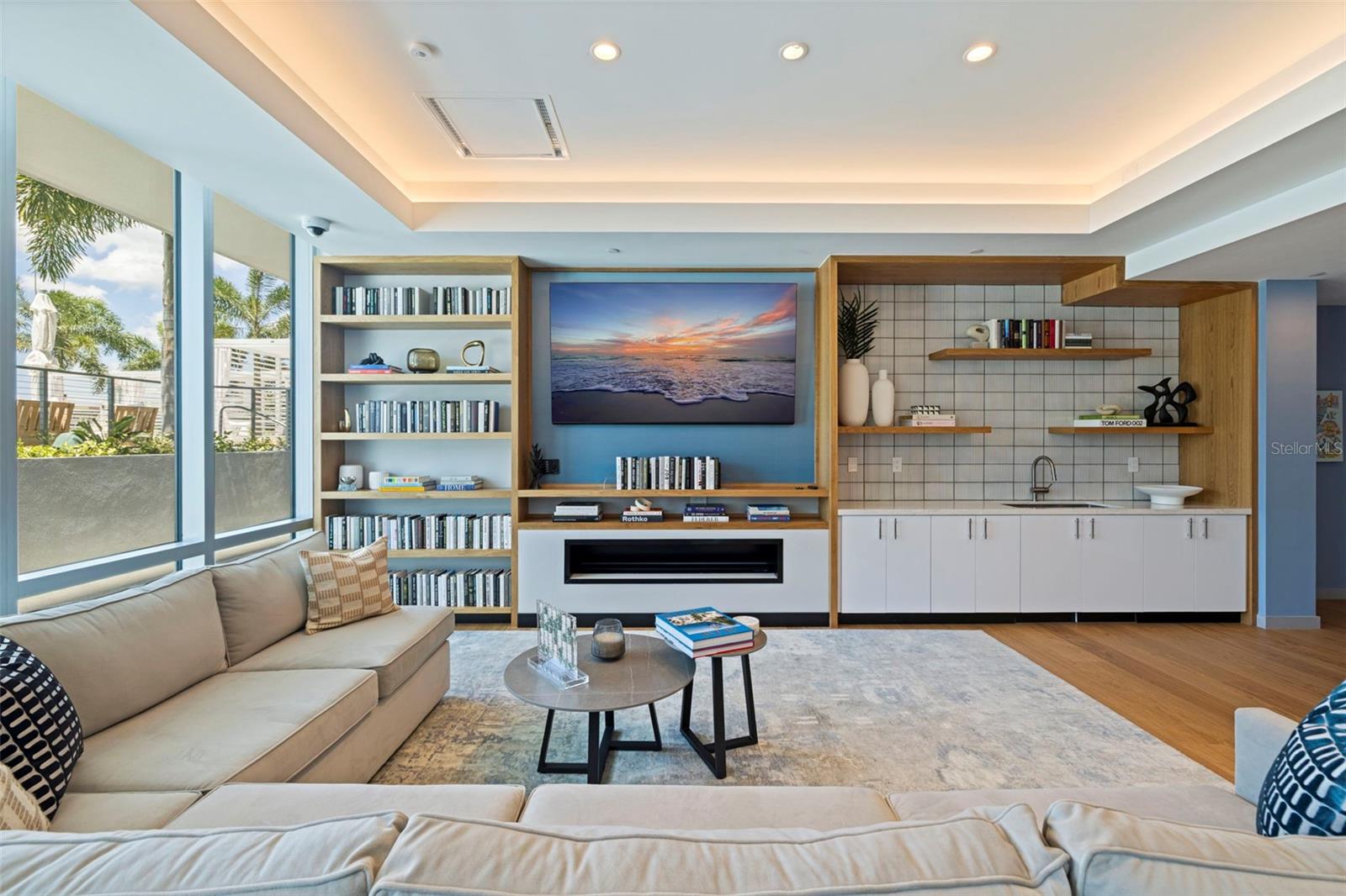 CONDO RESIDENCES AT 400 CENTRAL - Residential