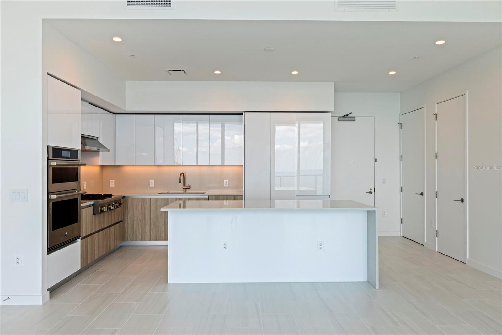 CONDO RESIDENCES AT 400 CENTRAL - Residential