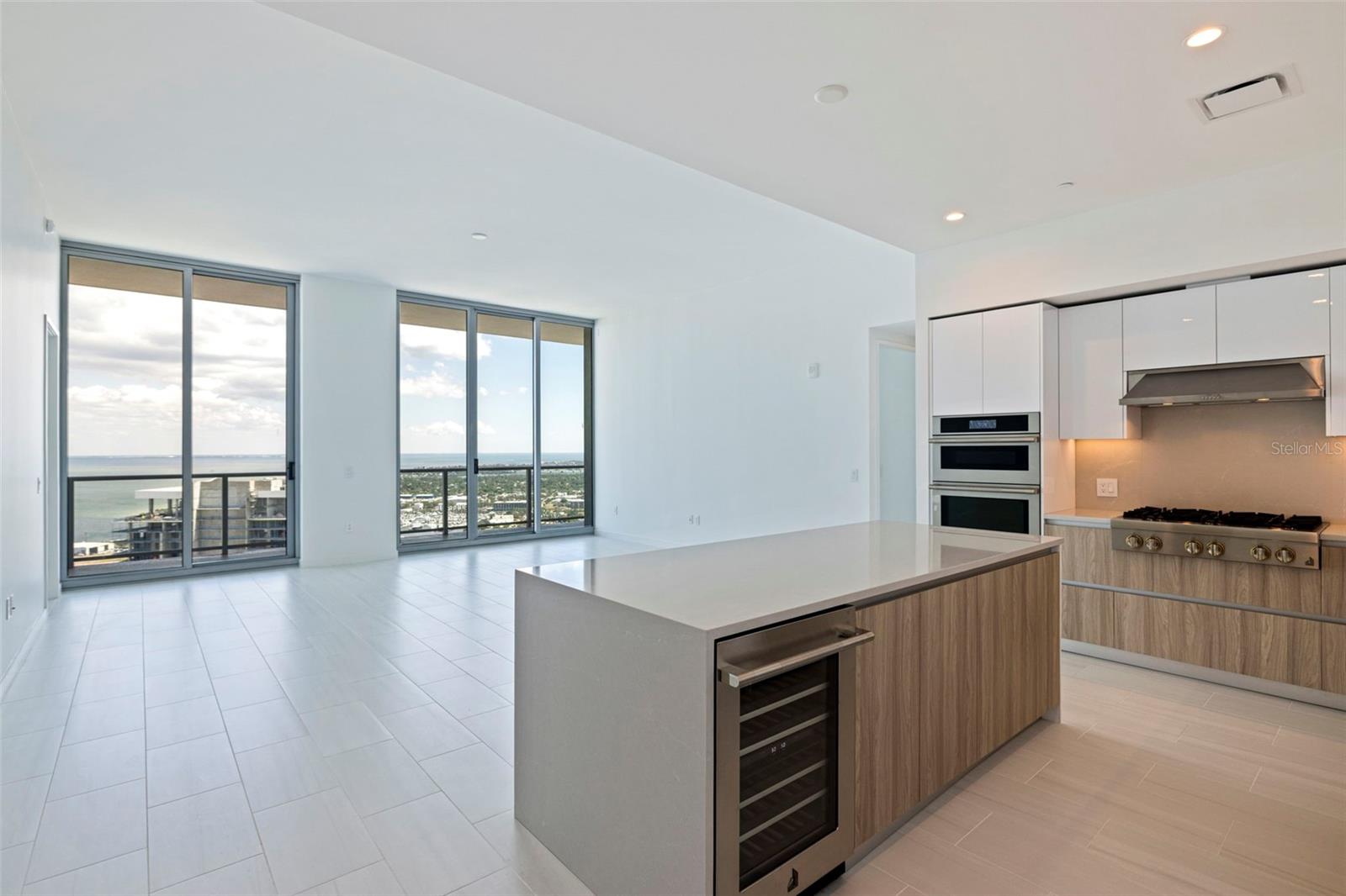 CONDO RESIDENCES AT 400 CENTRAL - Residential
