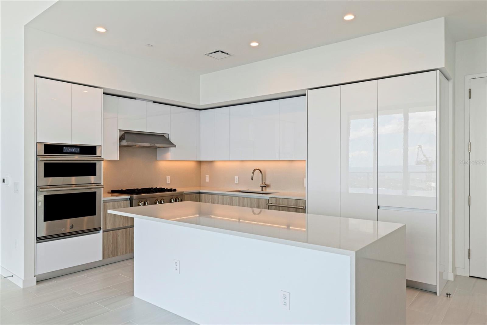 CONDO RESIDENCES AT 400 CENTRAL - Residential