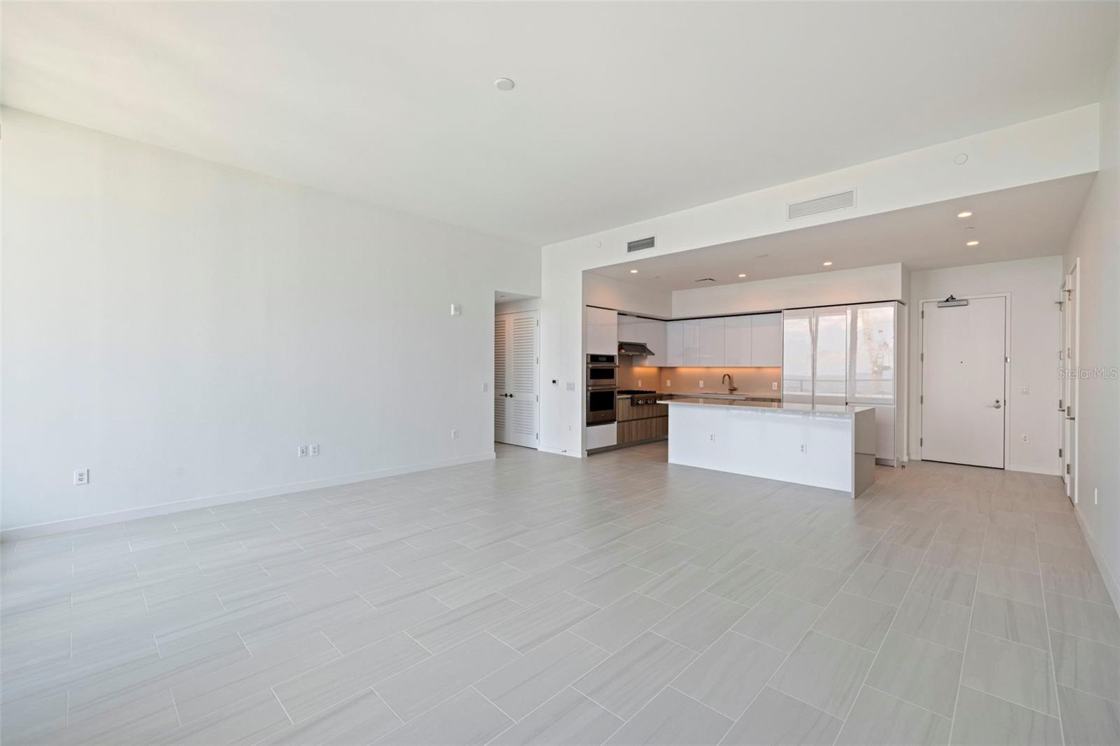 CONDO RESIDENCES AT 400 CENTRAL - Residential