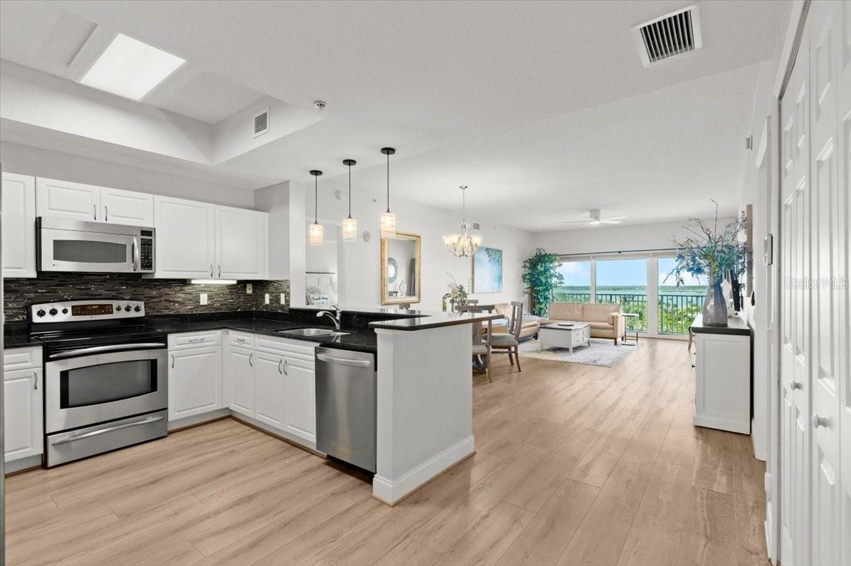 2 OCEANS WEST BOULEVARD 702