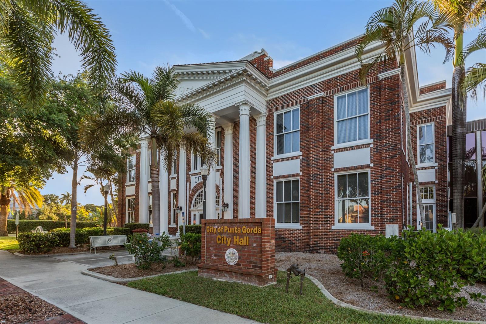 CHARLOTTE COUNTY - Land