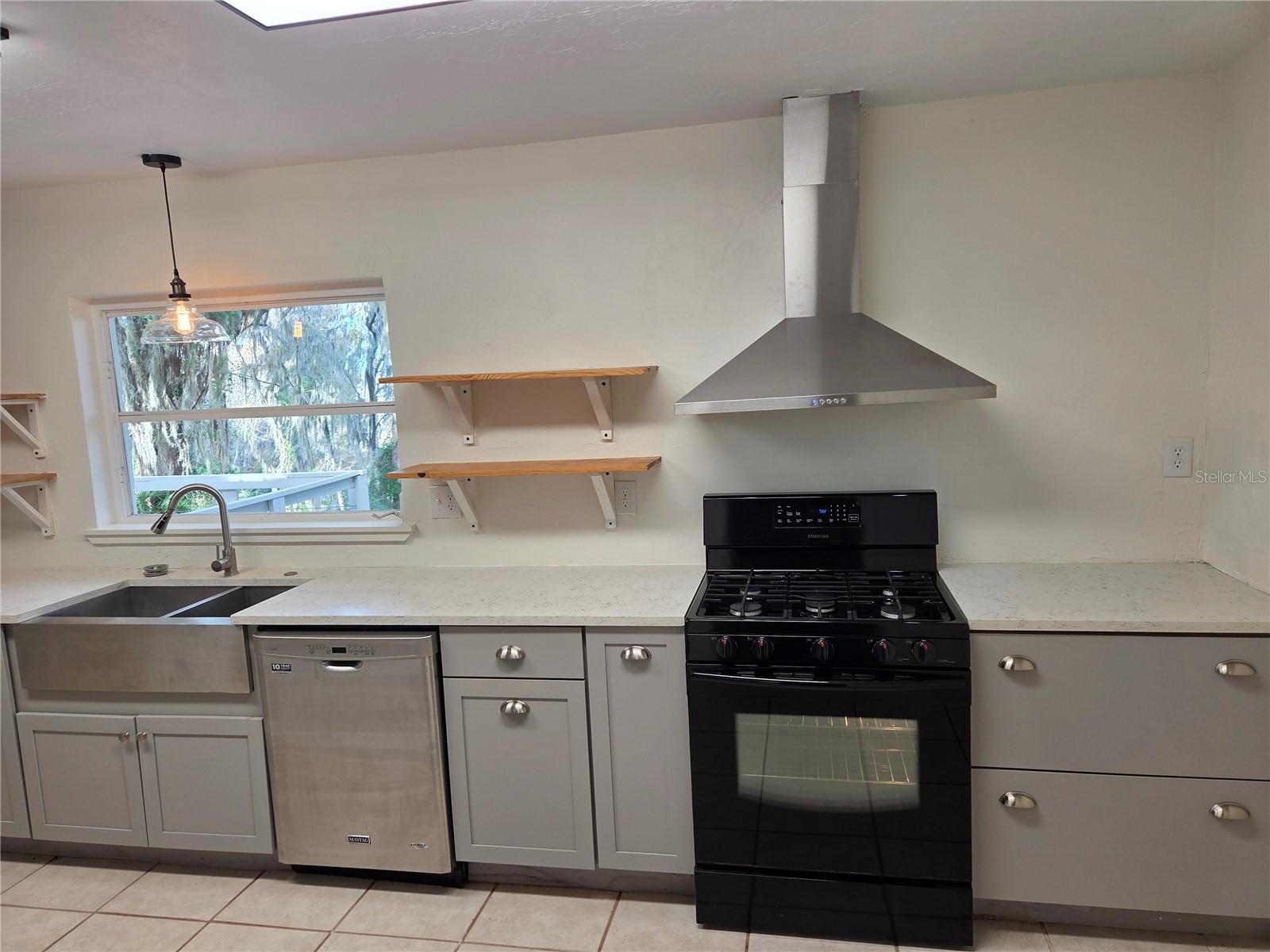 COLCLOUGH HILL 1ST ADDN-CLINCH GRT - Residential