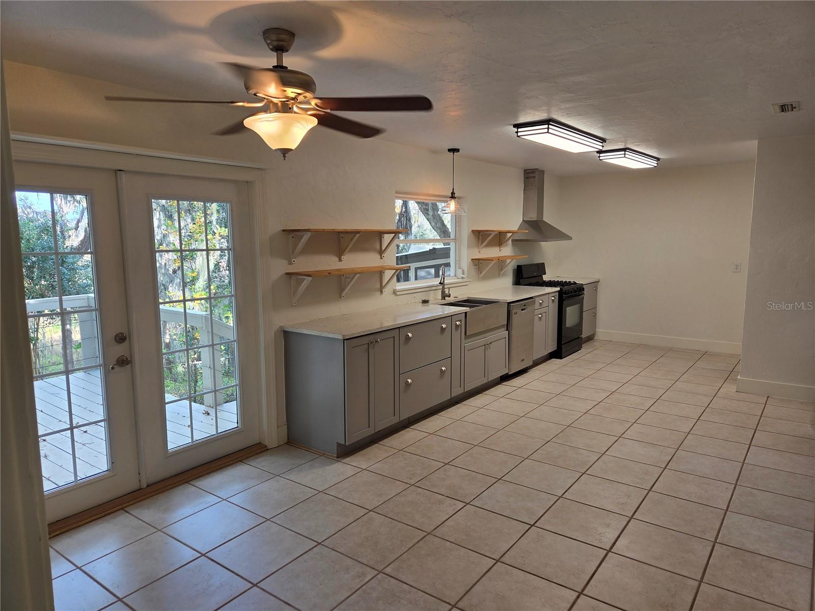 COLCLOUGH HILL 1ST ADDN-CLINCH GRT - Residential