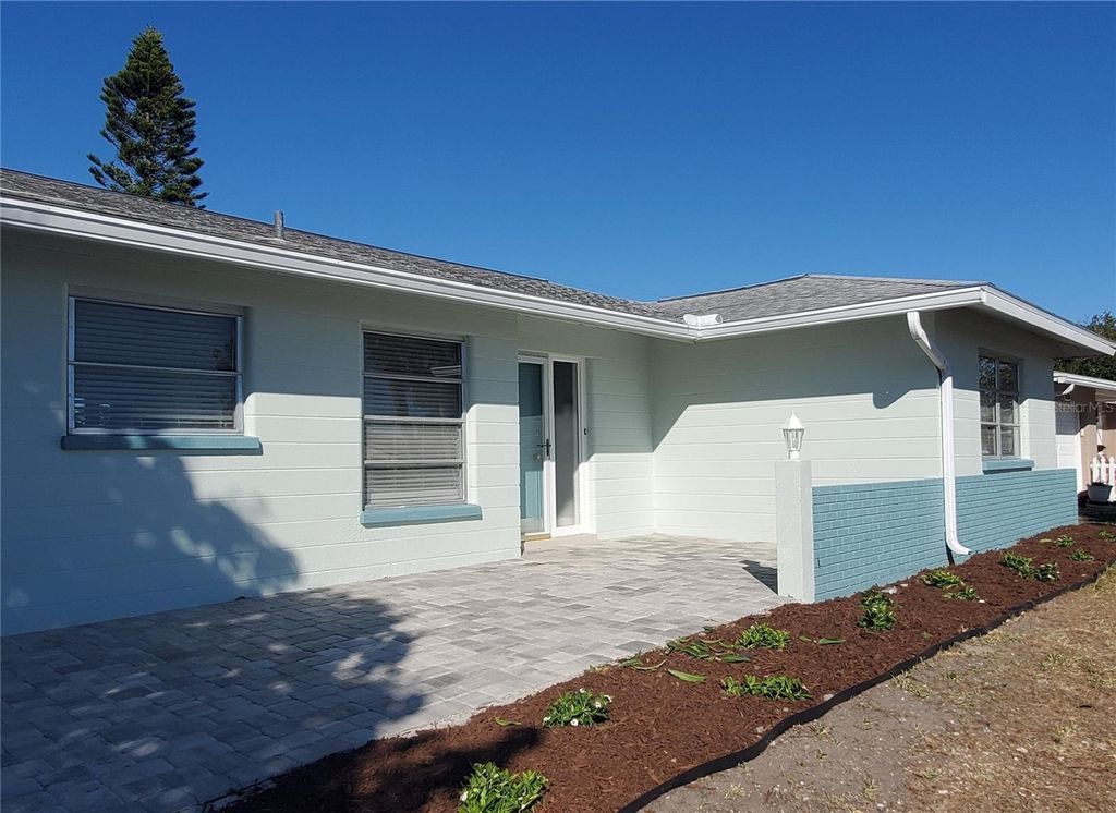 Photo of 531 S Neponsit Drive, Venice, FL 34293 (MLS # O6379321)