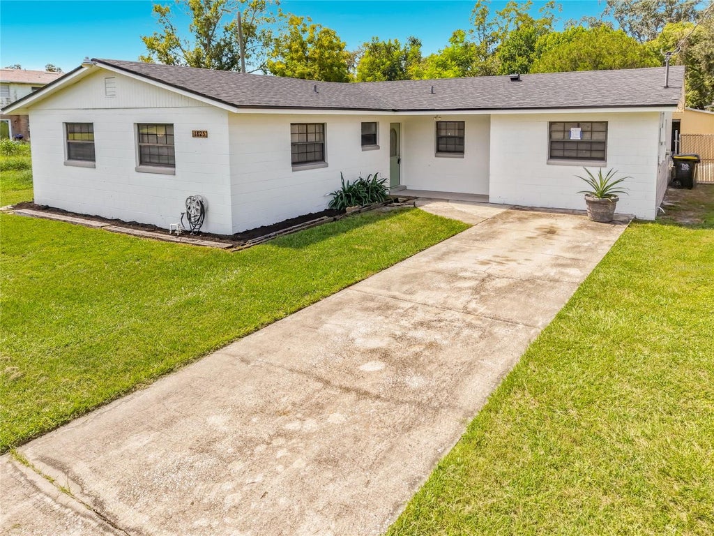 Photo of 1825 34th Street NW, Winter Haven, FL 33881 (MLS # S5157815)
