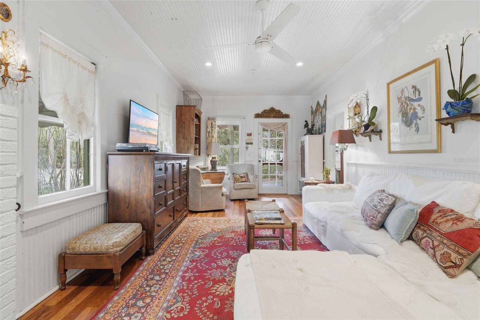 748 W FLORENCE AVENUE