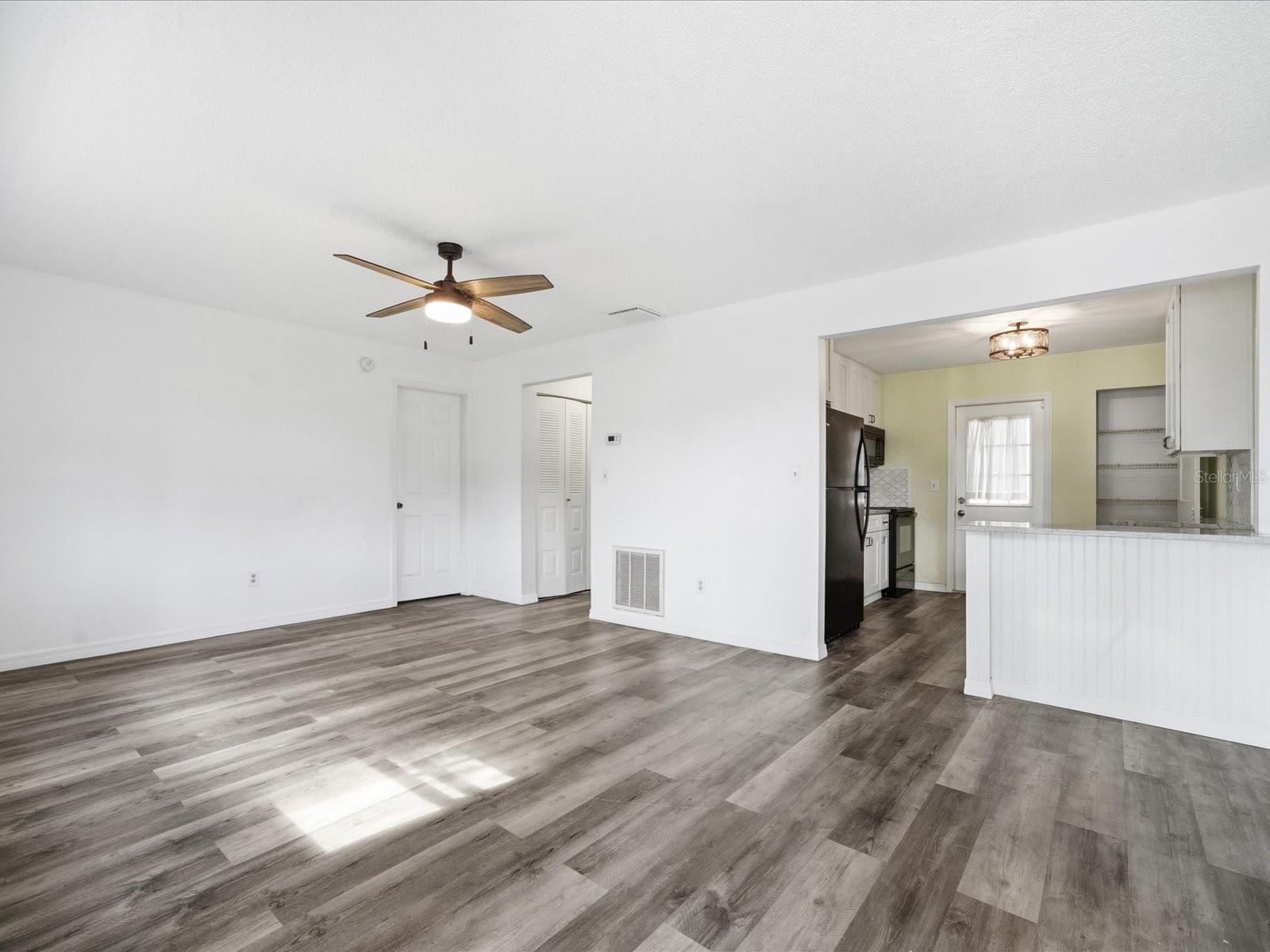 MANOR CONDO - Residential