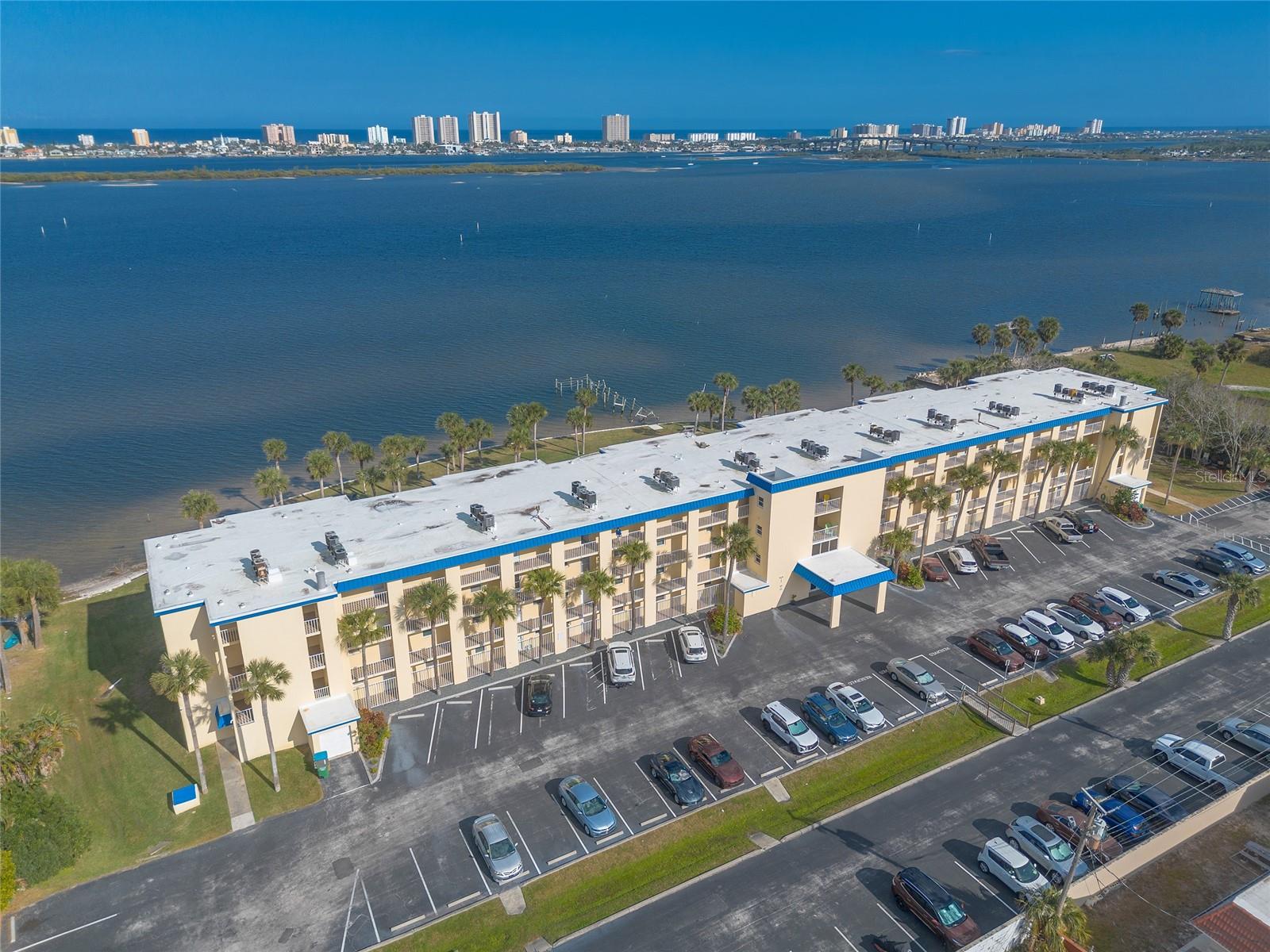 RIVER CLUB - Residential