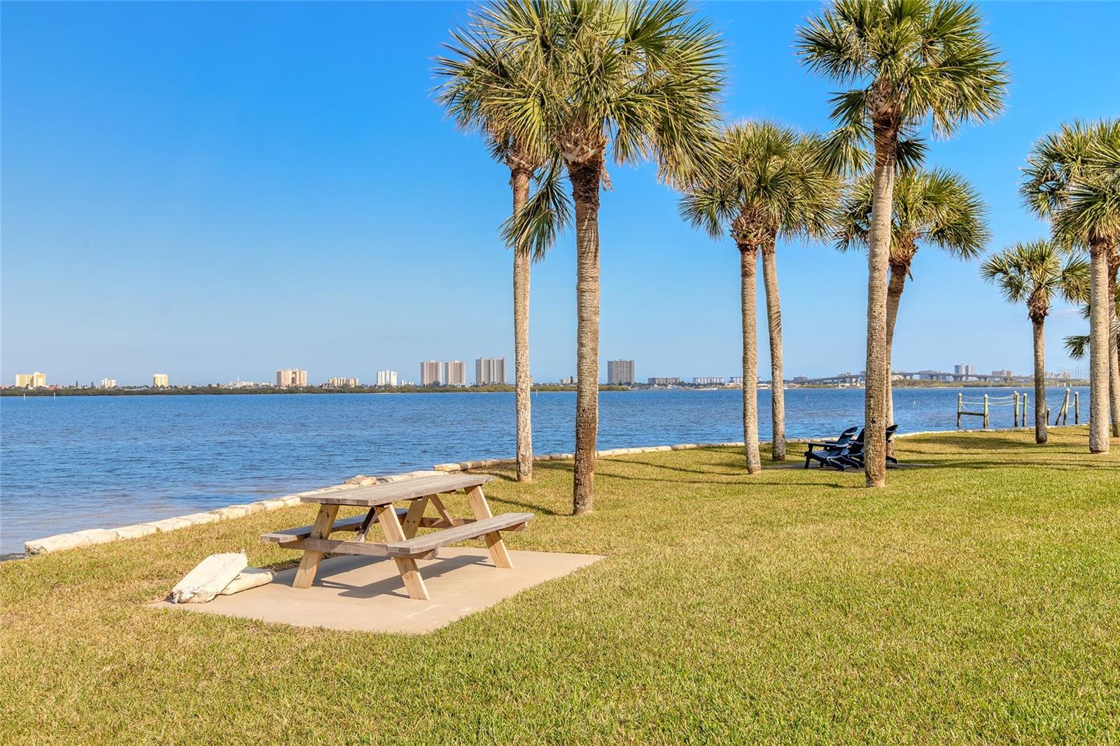 RIVER CLUB - Residential