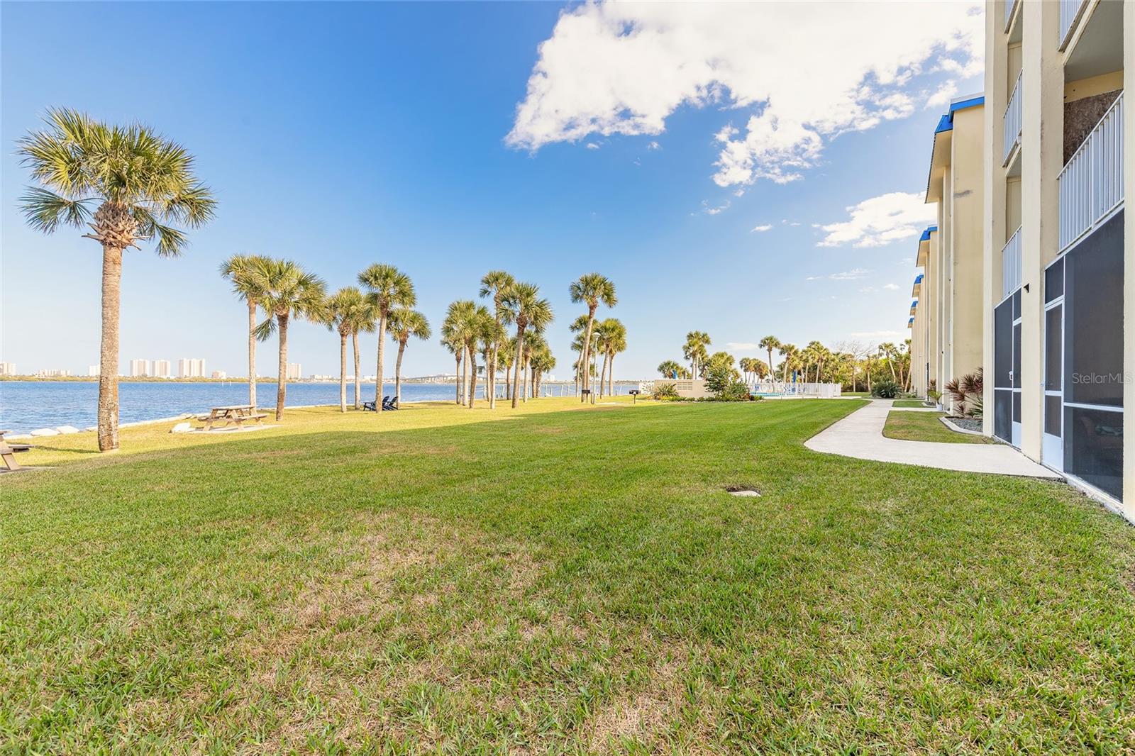 RIVER CLUB - Residential