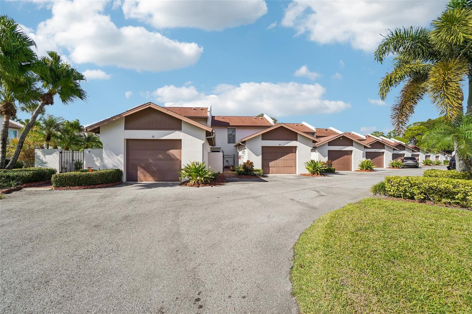 TOWNHOUSES OF BARDMOOR - Residential