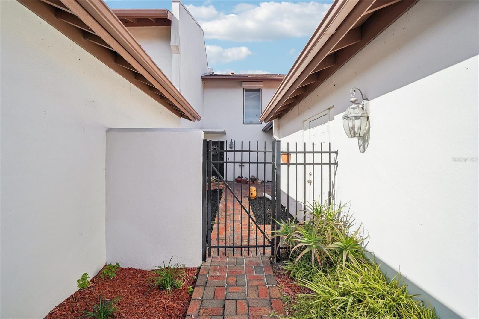 TOWNHOUSES OF BARDMOOR - Residential